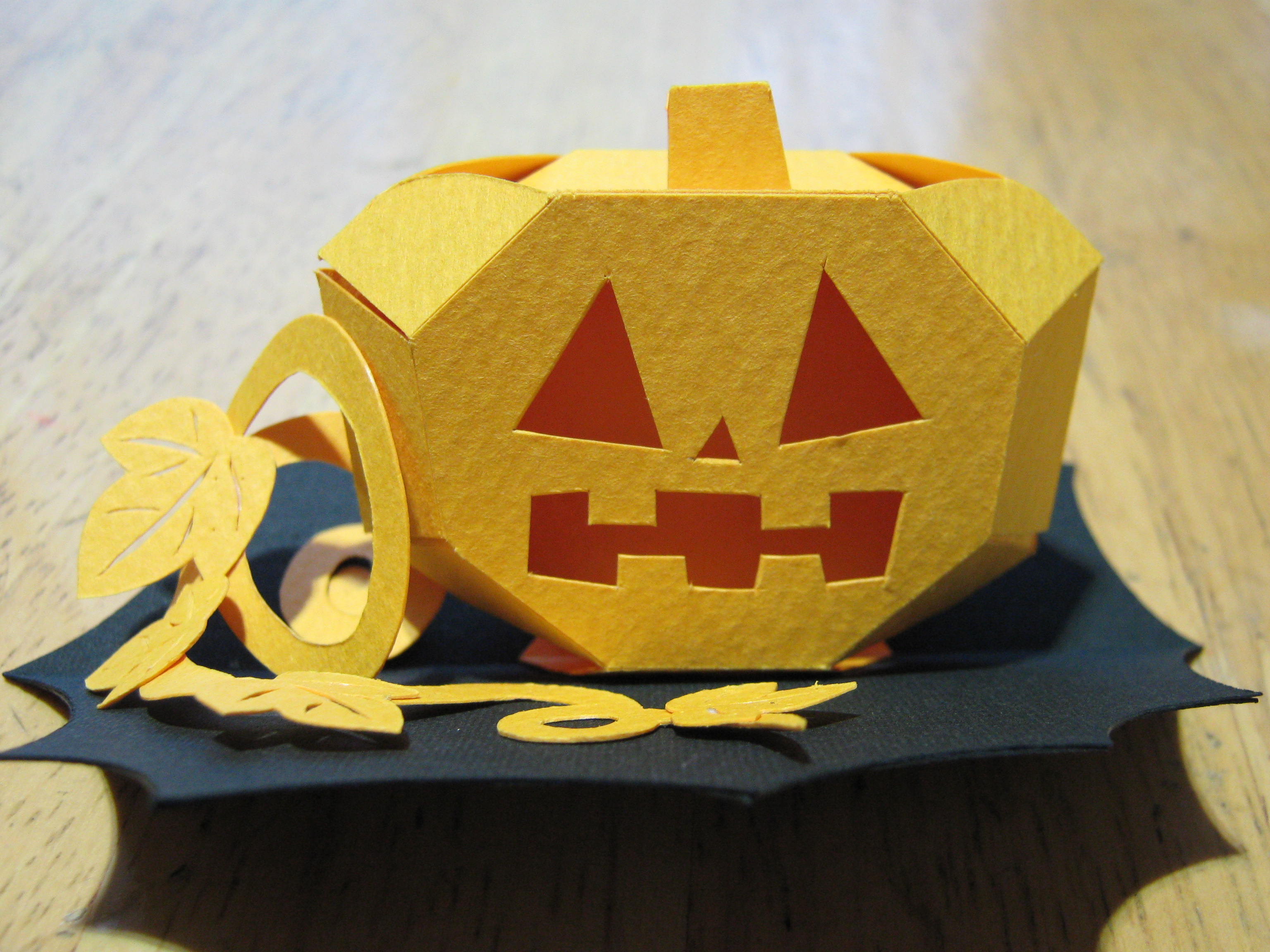 ハロウィン18で折り紙の立体のかぼちゃ 帽子の作り方は 季節のイベント情報局
